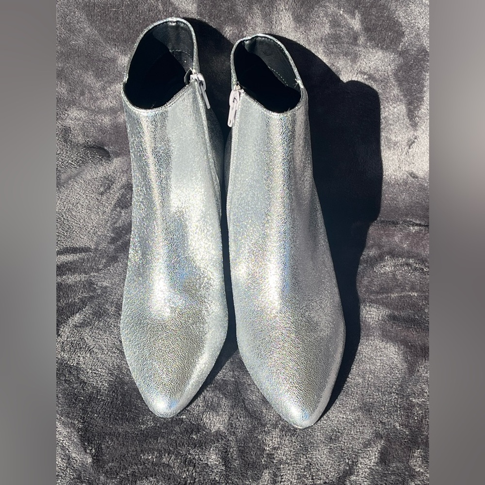 XOXO silver metallic ankle boots. Kitten heel. Holiday party. 7.5-8. New - Picture 3 of 10